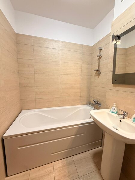 Cartierul Solar, de inchiriat apartament 2 camere+parcare, pet friendly.